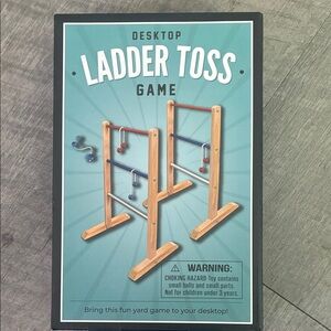 Desktop ladder toss game